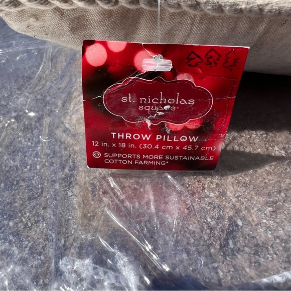 ⬇️St. Nicholas Square NWT Kohl’s Pillow 12”x18” Ivory Beaded Merry Christmas - Picture 7 of 9